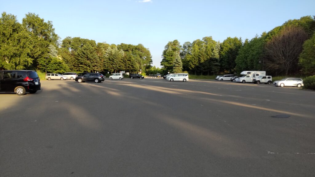 前田森林公園の新川側駐車場