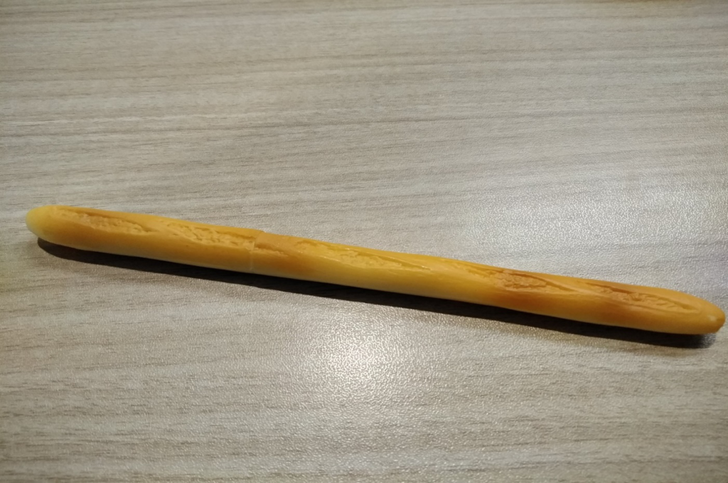バゲットパンの形をしたボールペン