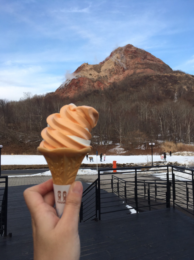 北海道メロン&牛乳ソフト