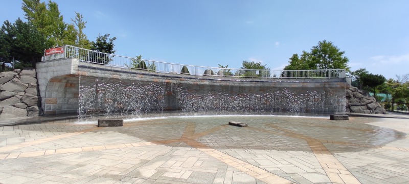 川下公園の壁泉、展望台