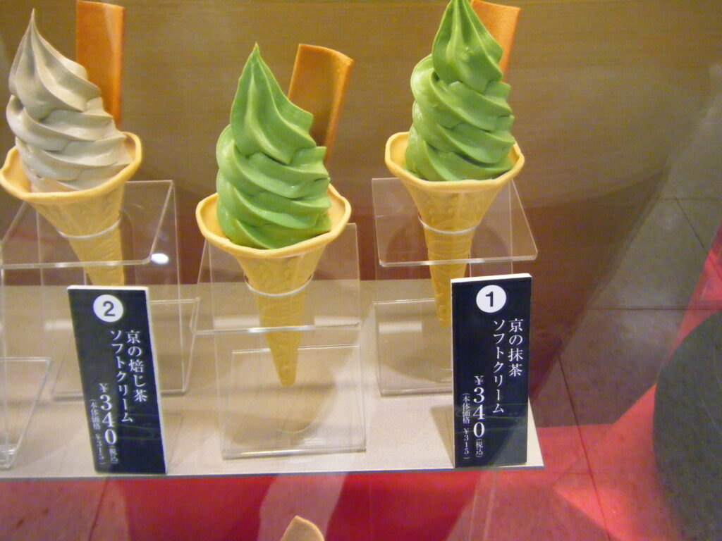 一○八抹茶茶廊の「京の抹茶ソフトクリーム」