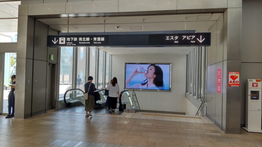 JR札幌駅から地下鉄南北線さっぽろ駅方面に向かうためのエスカレーター
