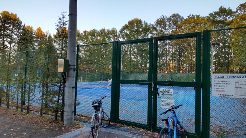 月寒公園のテニスコート