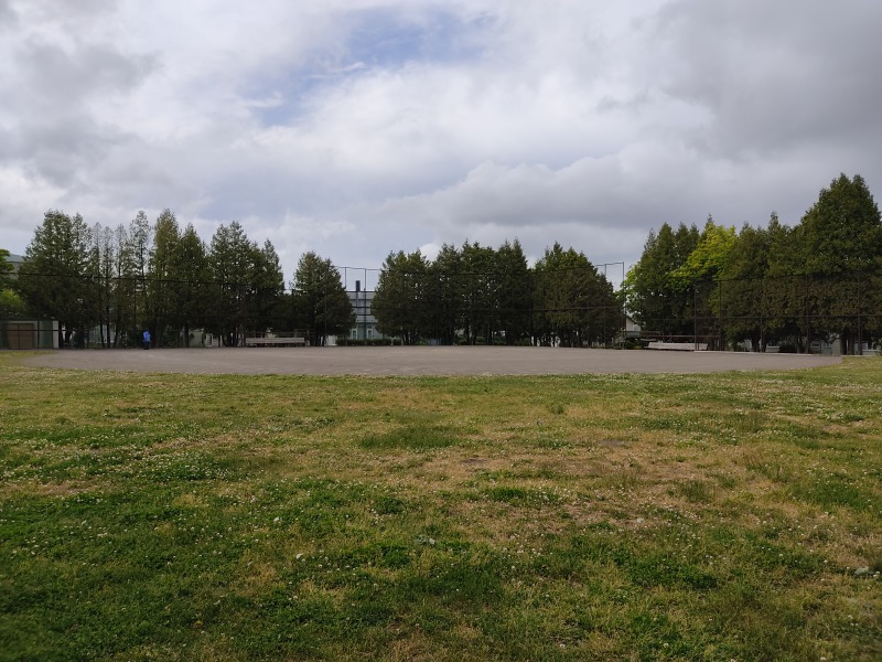 西野北公園の芝生広場、野球場