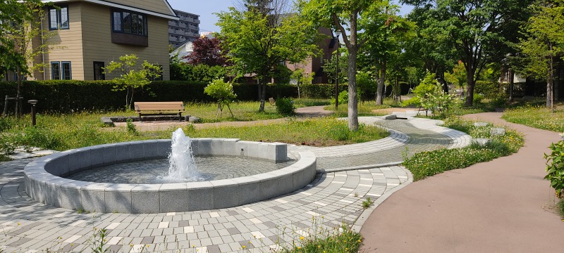 真栄夏通り緑地の水遊び場