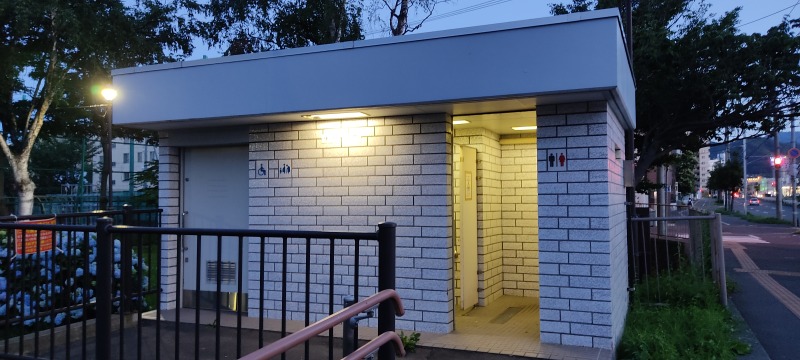 日新公園のトイレ