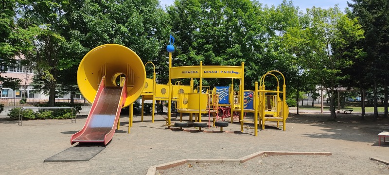 平岡南公園のラッパ型の複合遊具
