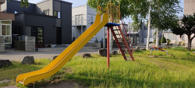 やなぎ公園の滑り台