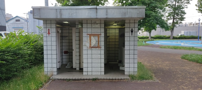 東札幌公園のトイレ