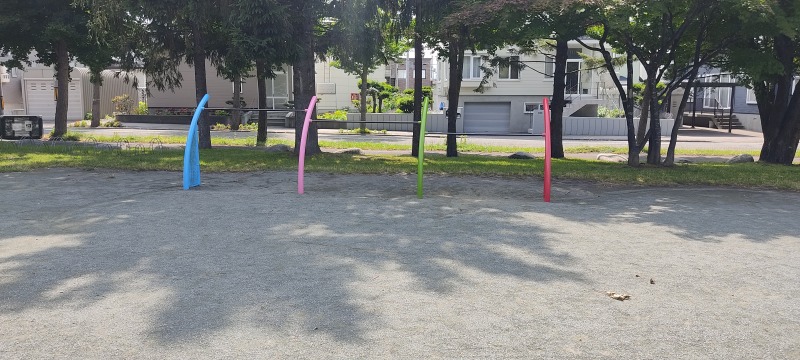厚別西公園の鉄棒