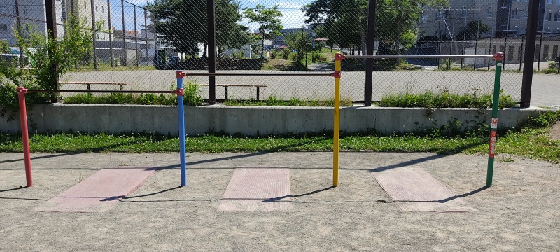 澄川サニー公園の鉄棒
